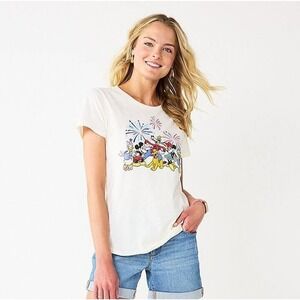 Disney fireworks graphic tee women plus size XXL cream short sleeve mickey
